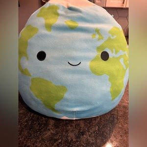 Brand NEW 16inch earth Squishmellow!